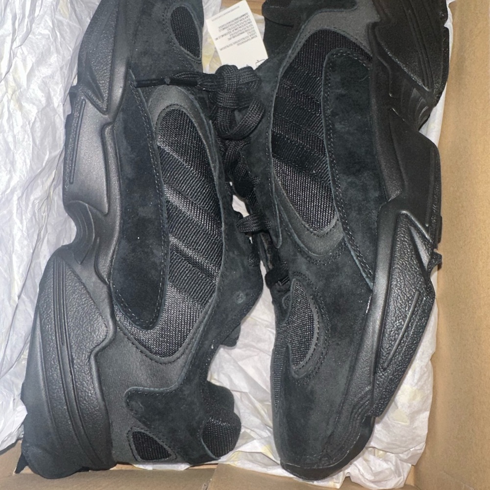 Yung 1 Triple Black